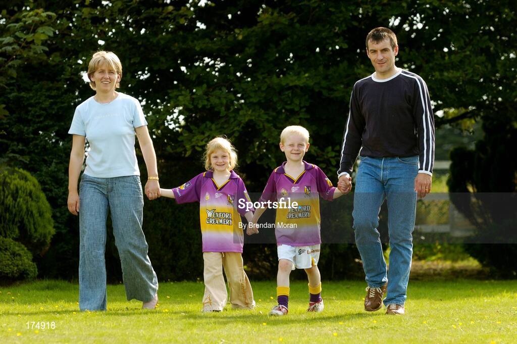 6 August 2004; Wexford hurler Liam Dunne pictured with his wife Eithne and children Aoife and Billy. Oulart-the-Ballagh, Co. Wexford. Picture credit; Brendan Moran / SPORTSFILE