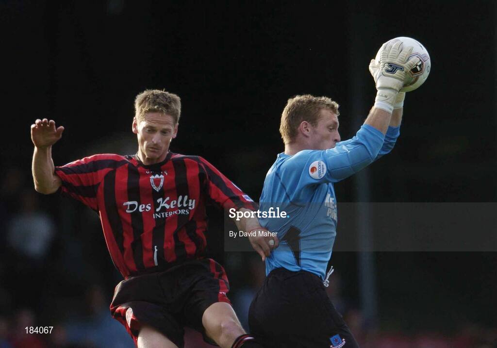 22 July 2005; The Drogheda United goalkeeper Dan Connor wins possession ahead of Dominic Foley, Bohemians. eircom League, Premier Division, Bohemians v Drogheda United, Dalymount Park, Dublin. Picture credit; David Maher / SPORTSFILE