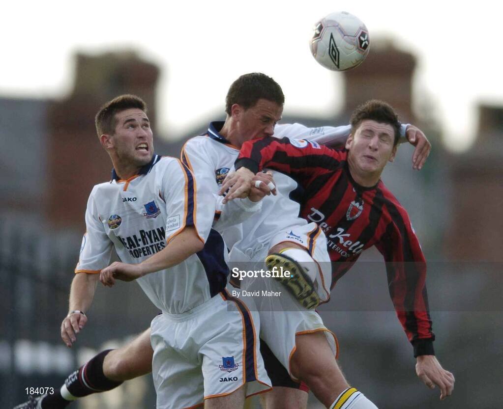 22 July 2005; Ken Oman, Bohemians, in action against Gavin Whelan, left, and Graham Gartland, Drogheda United. eircom League, Premier Division, Bohemians v Drogheda United, Dalymount Park, Dublin. Picture credit; David Maher / SPORTSFILE
