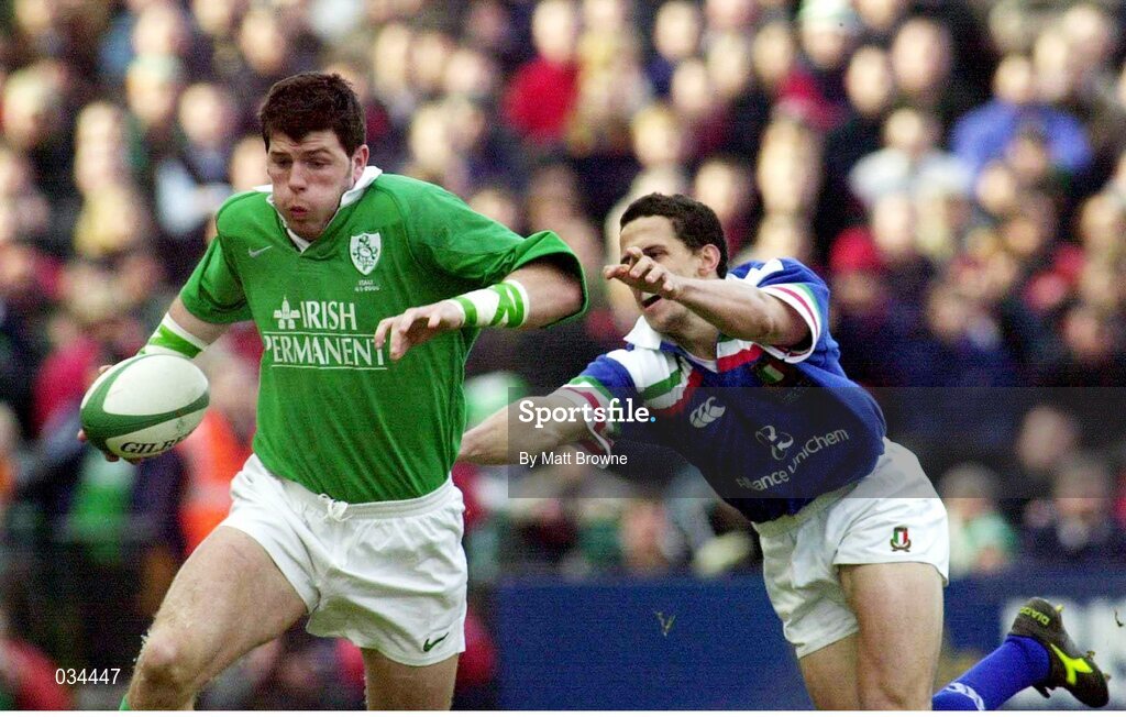 4 March 2000; Shane Horgan, Ireland, is tackled by Juan Sebastian Francesio, Italy. Six Nations Rugby International, Ireland v Italy, Lansdowne Road, Dublin. Picture credit: Matt Browne / SPORTSFILE