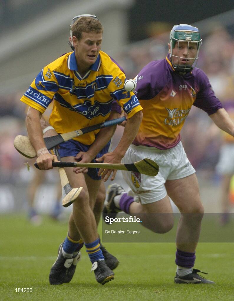 24 July 2005; Brian O'Connell, Clare, in action against Declan Ruth and Paul Carley, right, Wexford. Guinness All-Ireland Senior Hurling Championship Quarter-Final, Wexford v Clare, Croke Park, Dublin. Picture credit; Damien Eagers / SPORTSFILE
