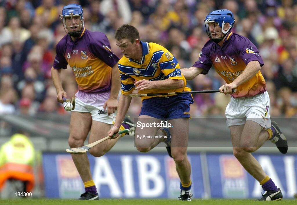 24 July 2005; Diarmuid McMahon, Clare, in action against David O'Connor and Diarmuid Lyng, Wexford. Guinness All-Ireland Senior Hurling Championship Quarter-Final, Wexford v Clare, Croke Park, Dublin. Picture credit; Brendan Moran / SPORTSFILE