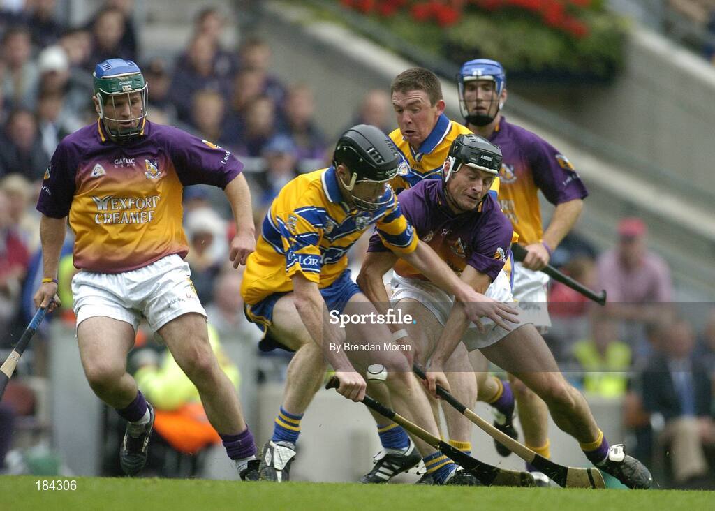24 July 2005; Niall Gilligan and Diarmuid McMahon, Clare, in action against Declan Ruth, Wexford. Guinness All-Ireland Senior Hurling Championship Quarter-Final, Wexford v Clare, Croke Park, Dublin. Picture credit; Brendan Moran / SPORTSFILE