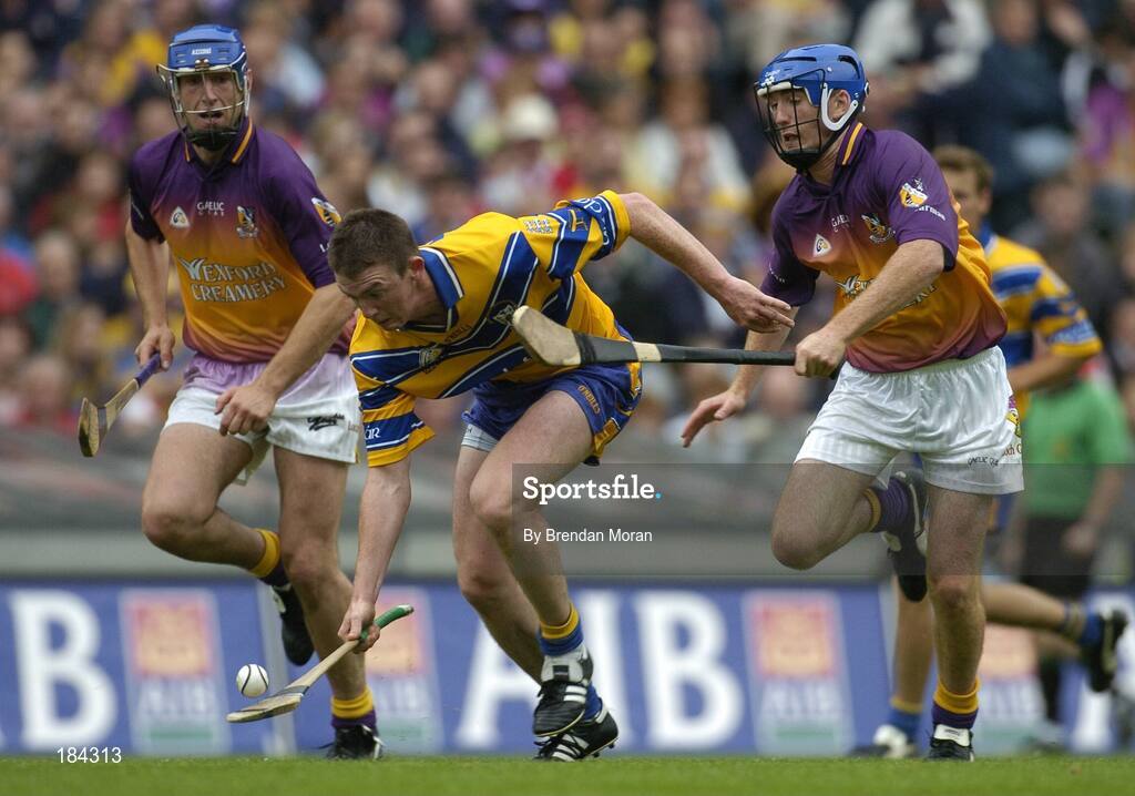24 July 2005; Diarmuid McMahon, Clare, in action against David O'Connor, left, and Diarmuid Lyng, Wexford. Guinness All-Ireland Senior Hurling Championship Quarter-Final, Wexford v Clare, Croke Park, Dublin. Picture credit; Brendan Moran / SPORTSFILE