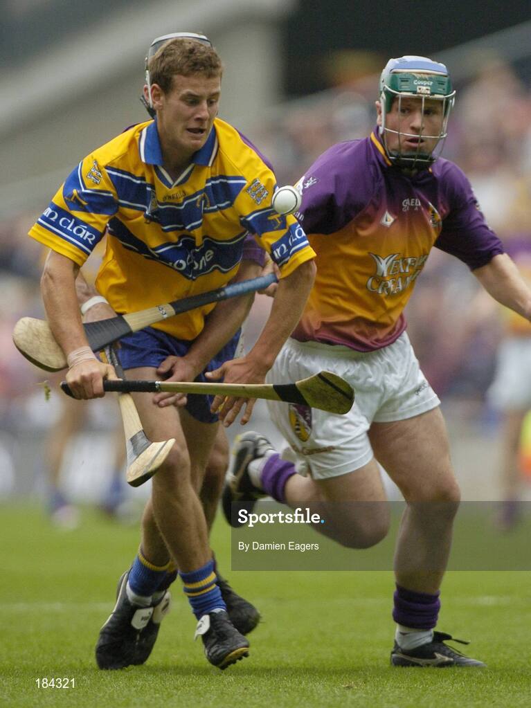24 July 2005; Brian O'Connell, Clare, in action against Declan Ruth and Paul Carley, right, Wexford. Guinness All-Ireland Senior Hurling Championship Quarter-Final, Wexford v Clare, Croke Park, Dublin. Picture credit; Damien Eagers / SPORTSFILE