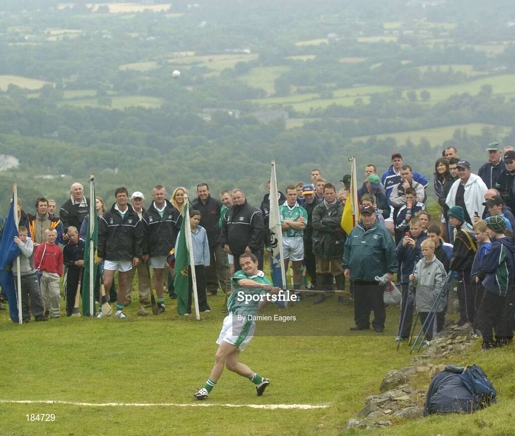 30 July 2005; David Fitzgerald representing Clare starts the M. Donnelly Poc Fada na hEireann Final. Annaverna Mountain Ravensdale, Cooley Mountains, Co. Louth. Picture credit; Damien Eagers / SPORTSFILE