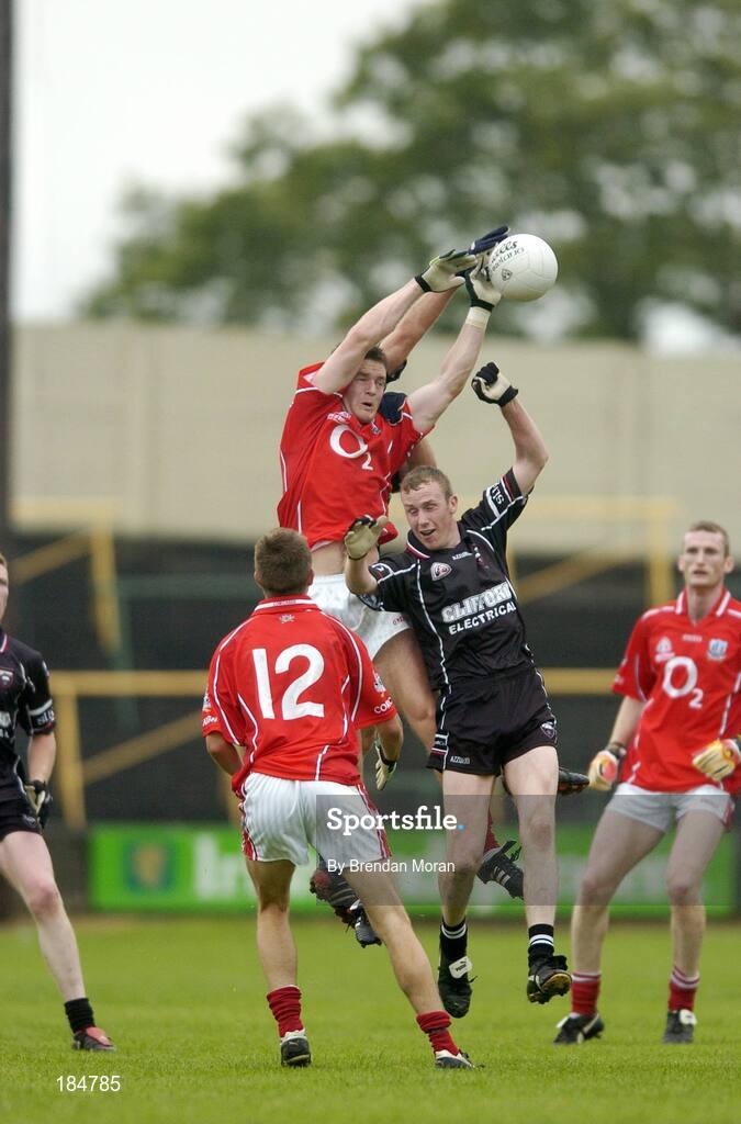 30 July 2005; Derek Kavanagh, Cork, wins a high ball ahead of Noel McGuire, Sligo. Bank of Ireland Football Championship qualifiers, Round 4. Cork v Sligo, O'Moore Park, Portlaoise, Co. Laois. Picture credit; Brendan Moran / SPORTSFILE