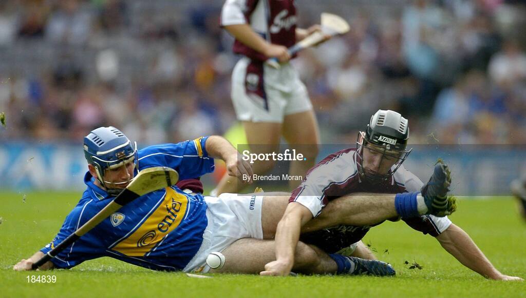 31 July 2005; Eoin Kelly, Tipperary, in action against Tony Og Regan, Galway. Guinness All-Ireland Hurling Championship, Quarter-Final, Galway v Tipperary, Croke Park, Dublin. Picture credit; Brendan Moran / SPORTSFILE