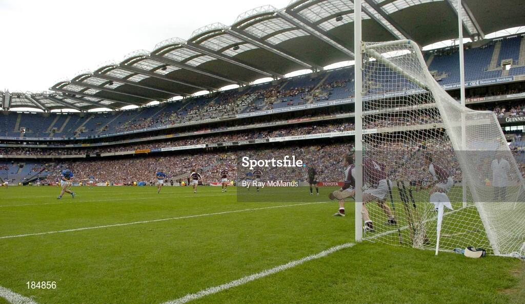 31 July 2005; Eoin Kelly, Tipperary, shoots and scores a penalty. Guinness All-Ireland Senior Hurling Championship Quarter-Final, Galway v Tipperary, Croke Park, Dublin. Picture credit; Ray McManus / SPORTSFILE