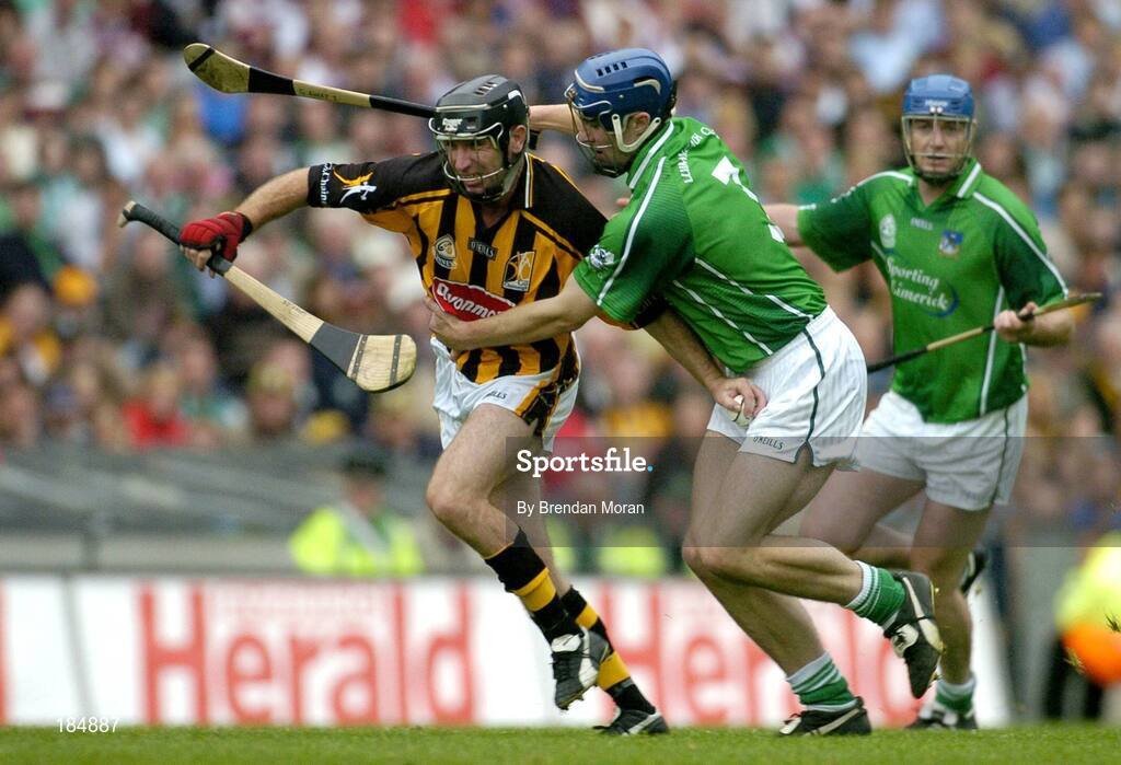 31 July 2005; DJ Carey, Kilkenny, in action against Stephen Lucey and Brian Geary, right, Limerick. Guinness All-Ireland Hurling Championship, Quarter-Final, Kilkenny v Limerick, Croke Park, Dublin. Picture credit; Brendan Moran / SPORTSFILE