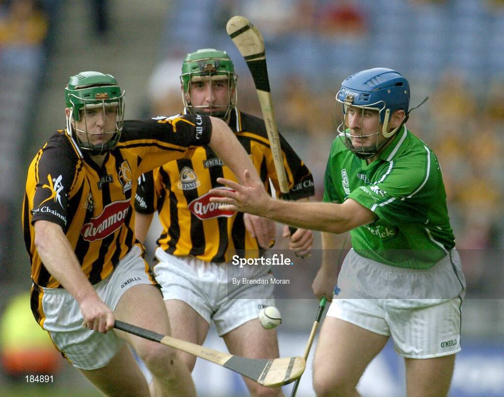 31 July 2005; Damien Reale, Limerick, in action against Henry Shefflin, left, and Eoin Larkin, Kilkenny. Guinness All-Ireland Hurling Championship, Quarter-Final, Kilkenny v Limerick, Croke Park, Dublin. Picture credit; Brendan Moran / SPORTSFILE