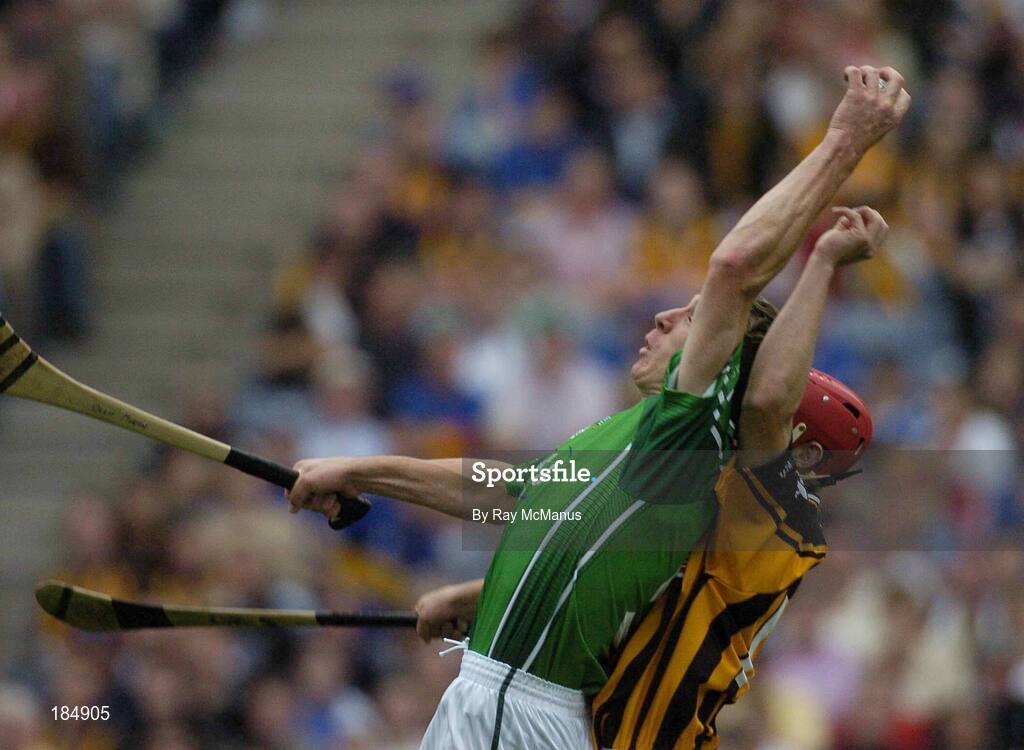 31 July 2005; Ollie Moran, Limerick, wins possession from Tommy Walsh, Kilkenny. Guinness All-Ireland Senior Hurling Championship Quarter-Final, Kilkenny v Limerick, Croke Park, Dublin. Picture credit; Ray McManus / SPORTSFILE