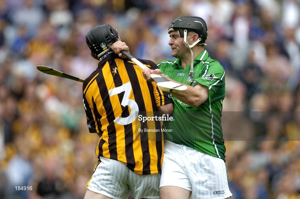 31 July 2005; TJ Ryan, Limerick, clashes with John Tennyson, Kilkenny. Both players were subsequently shown a yellow card. Guinness All-Ireland Hurling Championship, Quarter-Final, Kilkenny v Limerick, Croke Park, Dublin. Picture credit; Brendan Moran / SPORTSFILE