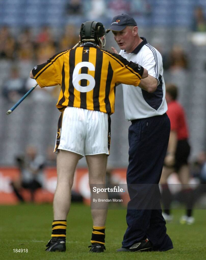 31 July 2005; Kilkenny manager Brian Cody has a word with team captain Peter Barry during the second half. Guinness All-Ireland Hurling Championship, Quarter-Final, Kilkenny v Limerick, Croke Park, Dublin. Picture credit; Brendan Moran / SPORTSFILE