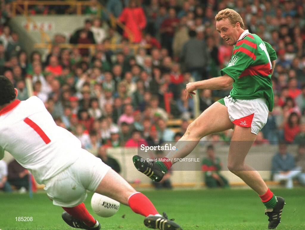 15 August 1993; Tony Morley, Mayo, has his shot saved by Cork goalkeeper John Kerins. All-Ireland Football semi-final, Cork v Mayo, Croke Park, Dublin. Picture credit; David Maher / SPORTSFILE