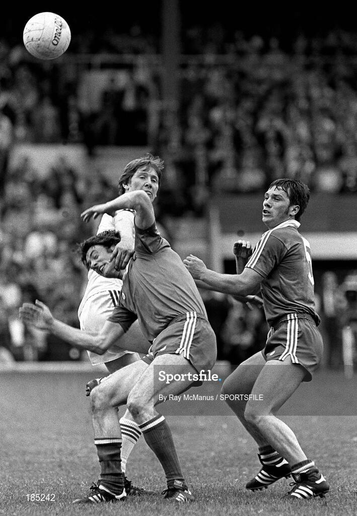9 August 1981; Jimmy Lyons, Mayo, contests possession with Tommy Doyle and Paidi O Se, right, Kerry. All-Ireland Football semi-final, Kerry v Mayo, Croke Park, Dublin. Picture credit; Ray McManus / SPORTSFILE