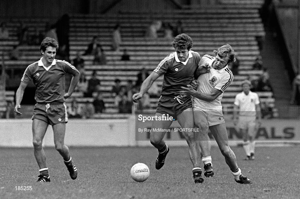 9 August 1981; Jack O'Shea, Kerry, supported by team-mate Mick Spillane, left, holds off the challenge of Tom Kearney, Mayo. All-Ireland Football semi-final, Kerry v Mayo, Croke Park, Dublin. Picture credit; Ray McManus / SPORTSFILE