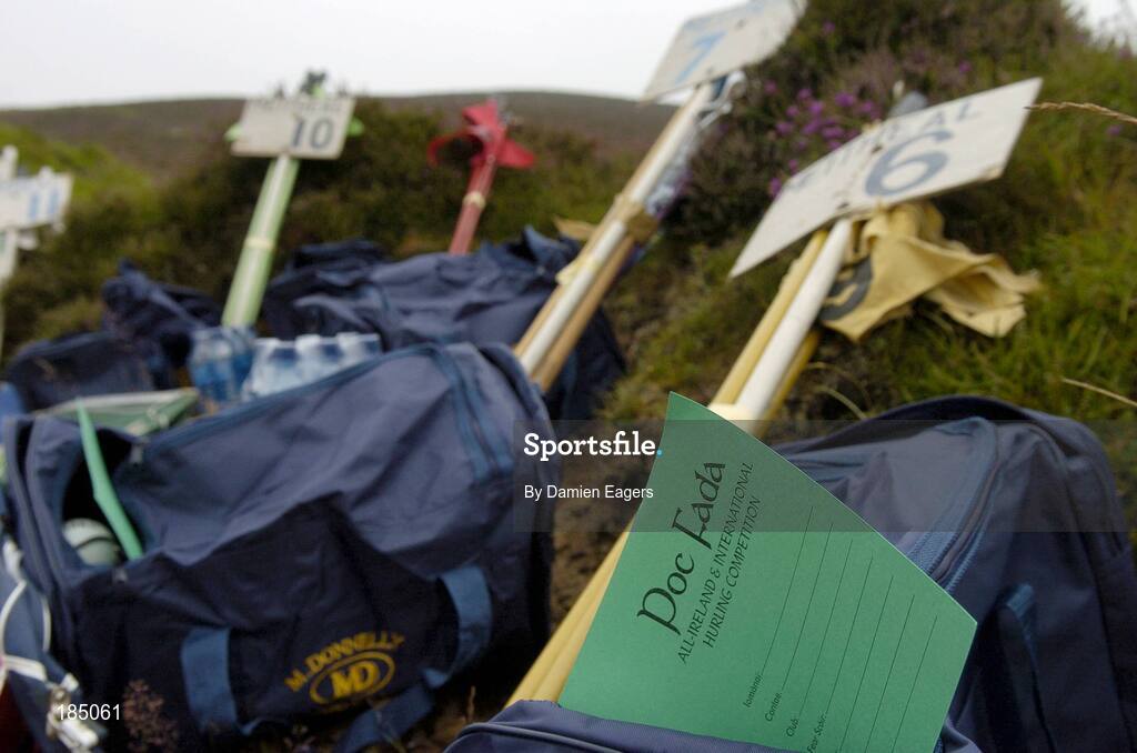 30 July 2005; Competitors changing bags pictured before the M Donnelly Poc Fada na hEireann Final. Annaverna Mountain Ravensdale, Cooley Mountains, Co. Louth. Picture credit; Damien Eagers / SPORTSFILE