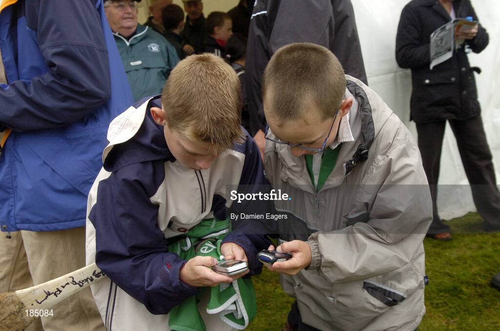 30 July 2005; Children check their phone camera pictures during the M Donnelly Poc Fada na hEireann Final. Annaverna Mountain Ravensdale, Cooley Mountains, Co. Louth. Picture credit; Damien Eagers / SPORTSFILE
