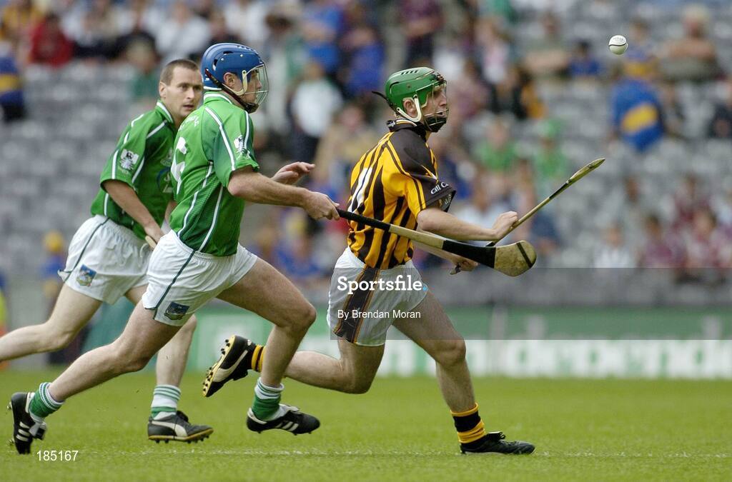 31 July 2005; Eoin Larkin, Kilkenny, in action against Brian Geary and Donie Ryan, left, Limerick. Guinness All-Ireland Hurling Championship, Quarter-Final, Kilkenny v Limerick, Croke Park, Dublin. Picture credit; Brendan Moran / SPORTSFILE
