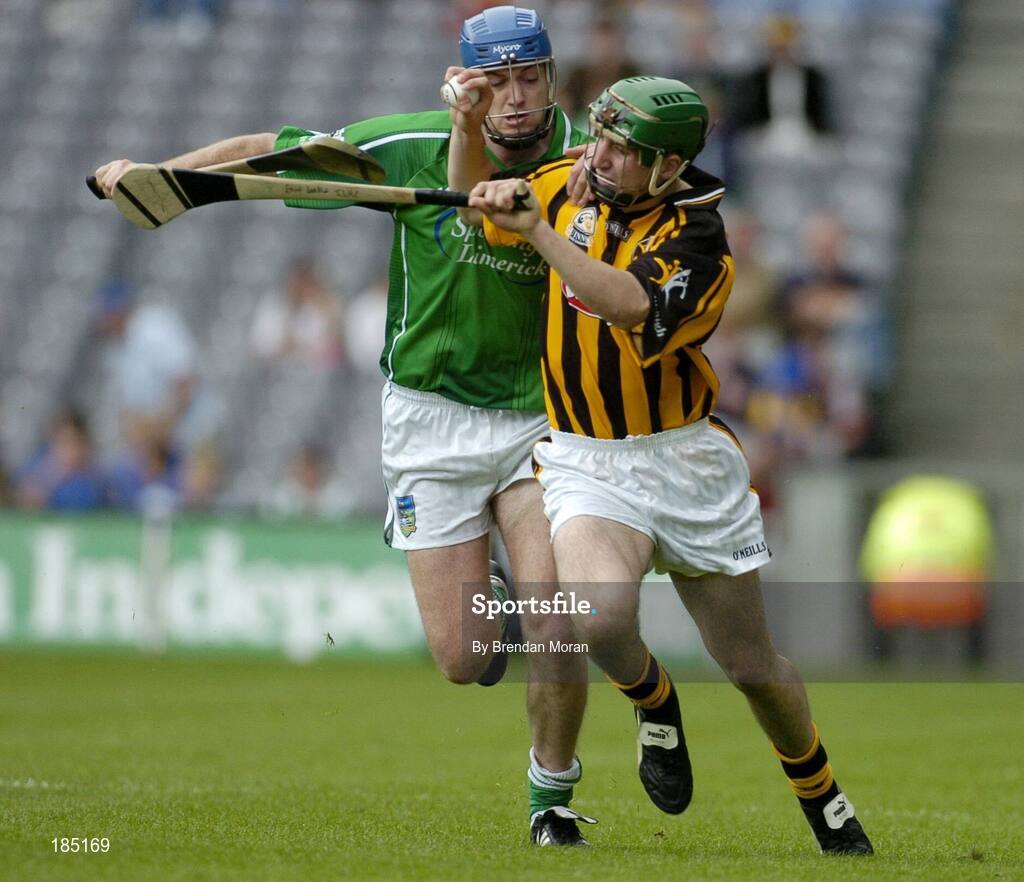 31 July 2005; Eoin Larkin, Kilkenny, in action against Brian Geary, Limerick. Guinness All-Ireland Hurling Championship, Quarter-Final, Kilkenny v Limerick, Croke Park, Dublin. Picture credit; Brendan Moran / SPORTSFILE