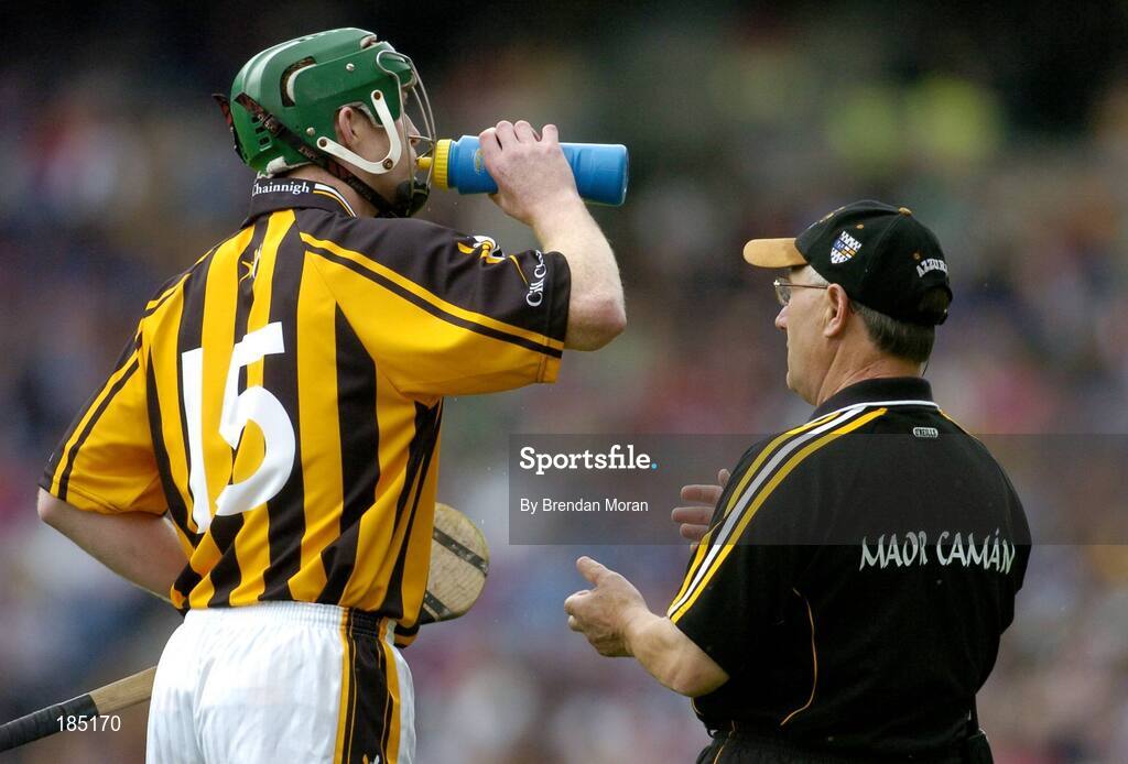 31 July 2005; Henry Shefflin, Kilkenny, takes a drink during the game. Guinness All-Ireland Hurling Championship, Quarter-Final, Kilkenny v Limerick, Croke Park, Dublin. Picture credit; Brendan Moran / SPORTSFILE
