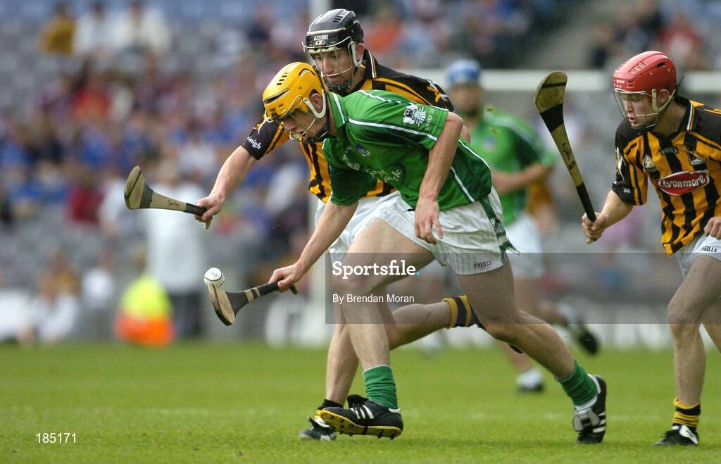 31 July 2005; Niall Moran, Limerick, in action against Derek Lyng and Tommy Walsh, right, Kilkenny. Guinness All-Ireland Hurling Championship, Quarter-Final, Kilkenny v Limerick, Croke Park, Dublin. Picture credit; Brendan Moran / SPORTSFILE
