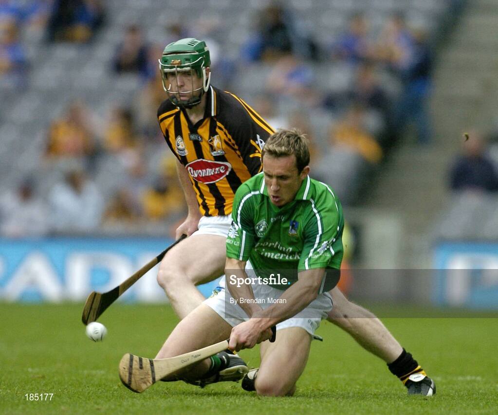 31 July 2005; Ollie Moran, Limerick, in action against Henry Shefflin, Kilkenny. Guinness All-Ireland Hurling Championship, Quarter-Final, Kilkenny v Limerick, Croke Park, Dublin. Picture credit; Brendan Moran / SPORTSFILE