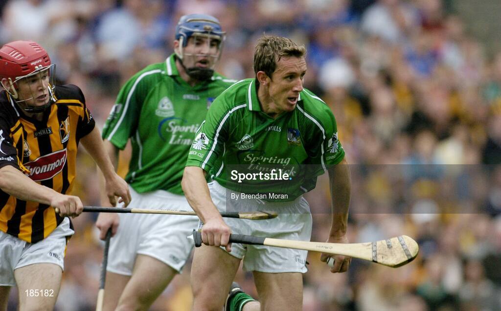 31 July 2005; Ollie Moran, Limerick, in action against Tommy Walsh, Kilkenny. Guinness All-Ireland Hurling Championship, Quarter-Final, Kilkenny v Limerick, Croke Park, Dublin. Picture credit; Brendan Moran / SPORTSFILE
