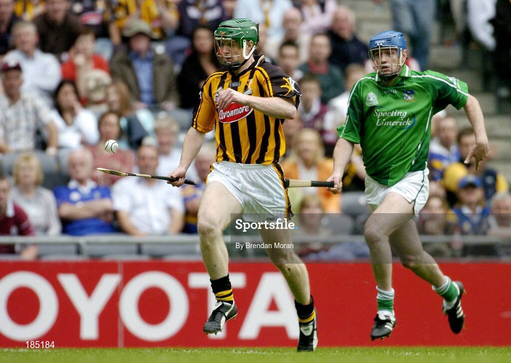 31 July 2005; Henry Shefflin, Kilkenny, in action against Brian Geary, Limerick. Guinness All-Ireland Hurling Championship, Quarter-Final, Kilkenny v Limerick, Croke Park, Dublin. Picture credit; Brendan Moran / SPORTSFILE