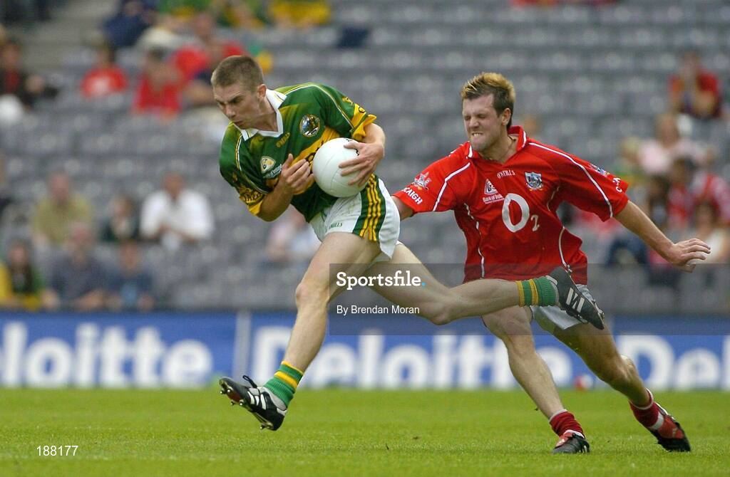 28 August 2005; Marc O Se, Kerry, in action against Brendan Jer O'Sullivan, Cork. Bank of Ireland All-Ireland Senior Football Championship Semi-Final, Kerry v Cork, Croke Park, Dublin. Picture credit; Brendan Moran / SPORTSFILE