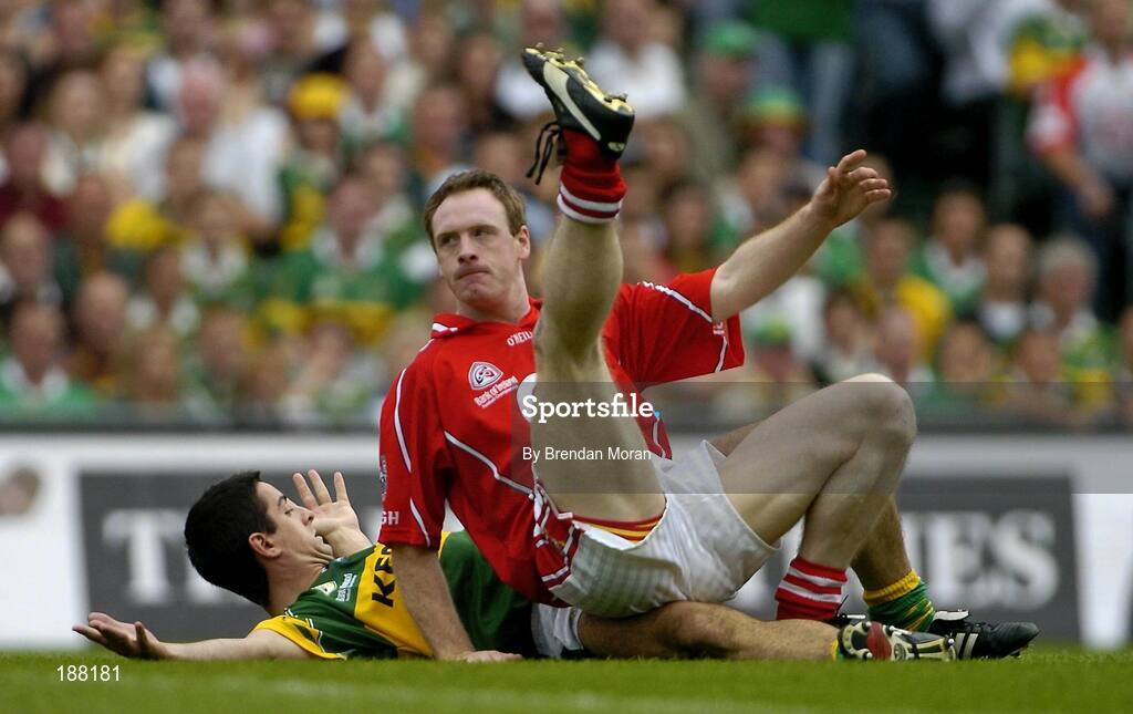 28 August 2005; Philip Clifford, Cork, tussles with Aidan O'Mahony, Kerry. Bank of Ireland All-Ireland Senior Football Championship Semi-Final, Kerry v Cork, Croke Park, Dublin. Picture credit; Brendan Moran / SPORTSFILE