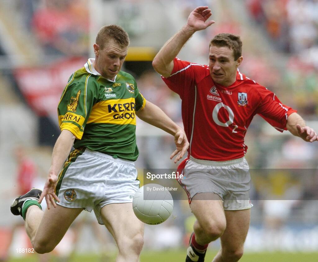 28 August 2005; Tomas O'Se, Kerry, in action against Owen Sexton, Cork. Bank of Ireland All-Ireland Senior Football Championship Semi-Final, Kerry v Cork, Croke Park, Dublin. Picture credit; David Maher / SPORTSFILE