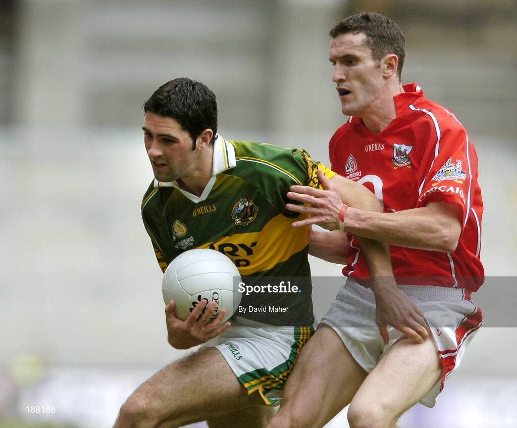 28 August 2005; Byran Sheehan, Kerry, in action against Graham Canty, Cork. Bank of Ireland All-Ireland Senior Football Championship Semi-Final, Kerry v Cork, Croke Park, Dublin. Picture credit; David Maher / SPORTSFILE