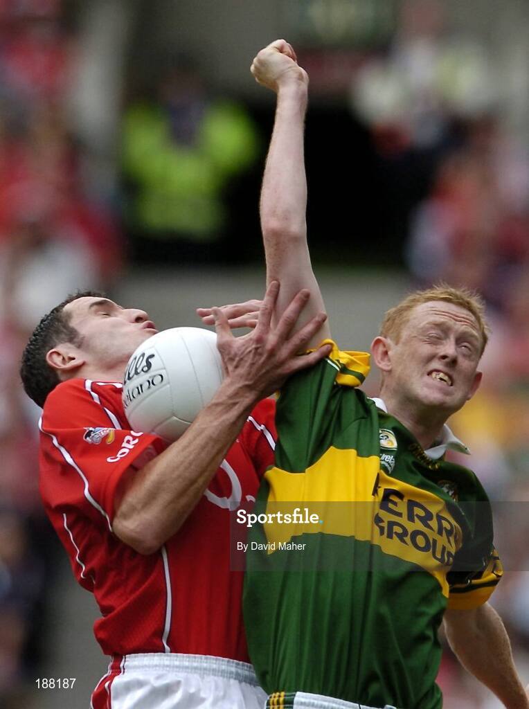 28 August 2005; Graham Canty, Cork, in action against Colm Cooper, Kerry. Bank of Ireland All-Ireland Senior Football Championship Semi-Final, Kerry v Cork, Croke Park, Dublin. Picture credit; David Maher / SPORTSFILE