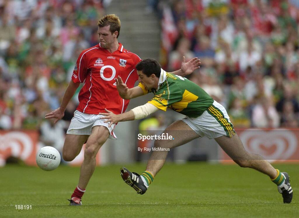 28 August 2005; Brendan Jer O'Sullivan, Cork, in action against Aidan O'Mahony, Kerry. Bank of Ireland All-Ireland Senior Football Championship Semi-Final, Kerry v Cork, Croke Park, Dublin. Picture credit; Ray McManus / SPORTSFILE