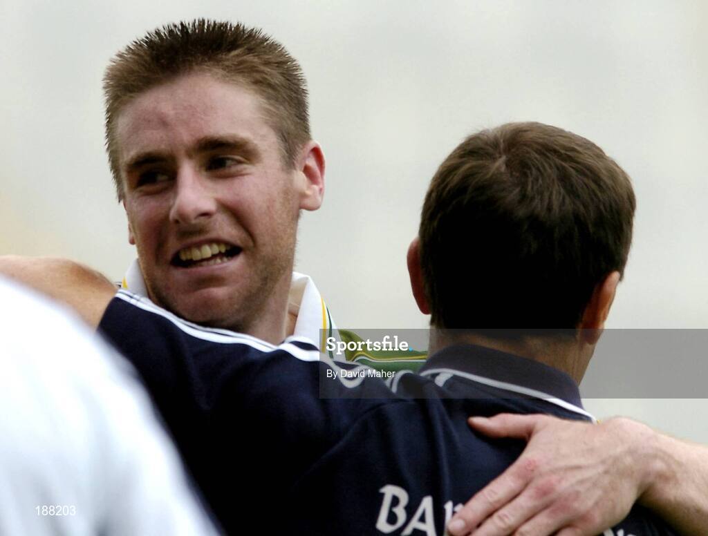 28 August 2005; Darragh O'Se, left, Kerry, celebrates at the end of the game with his manager Jack O'Connor after victory over Cork. Bank of Ireland All-Ireland Senior Football Championship Semi-Final, Kerry v Cork, Croke Park, Dublin. Picture credit; David Maher / SPORTSFILE