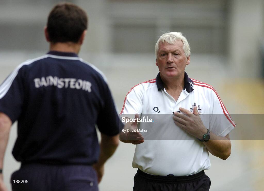 28 August 2005; Cork manager Billy Morgan, right, shakes hands with Jack O'Connor, Kerry manager, at the end of the game. Bank of Ireland All-Ireland Senior Football Championship Semi-Final, Kerry v Cork, Croke Park, Dublin. Picture credit; David Maher / SPORTSFILE
