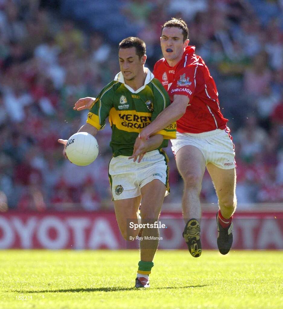 28 August 2005; Paul Galvin, Kerry, in action against Graham Canty, Cork. Bank of Ireland All-Ireland Senior Football Championship Semi-Final, Kerry v Cork, Croke Park, Dublin. Picture credit; Ray McManus / SPORTSFILE