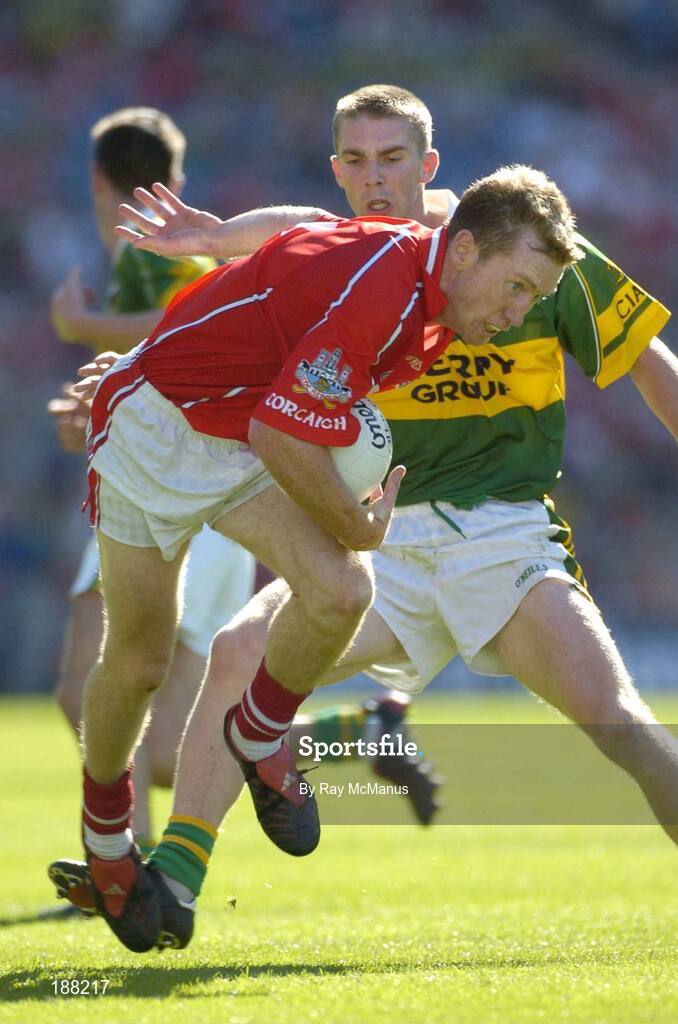 28 August 2005; Conor McCarthy, Cork, in action against Marc O Se, Kerry. Bank of Ireland All-Ireland Senior Football Championship Semi-Final, Kerry v Cork, Croke Park, Dublin. Picture credit; Ray McManus / SPORTSFILE