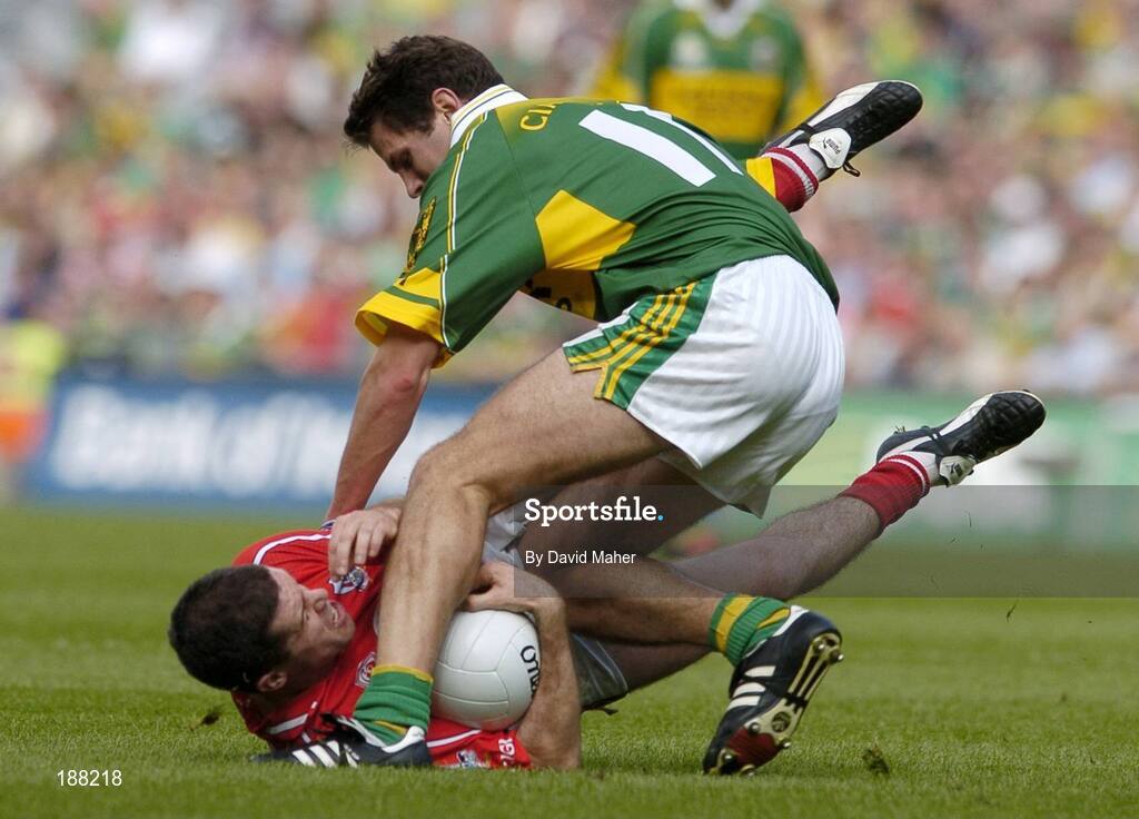 28 August 2005; Martin Cronin, Cork, in action against Eoin Brosnan, Kerry. Bank of Ireland All-Ireland Senior Football Championship Semi-Final, Kerry v Cork, Croke Park, Dublin. Picture credit; David Maher / SPORTSFILE