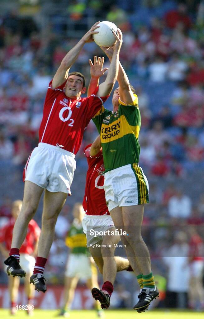 28 August 2005; Noel O'Leary, left, and Kevin McMahon, Cork, contest a high ball with William Kirby, Kerry. Bank of Ireland All-Ireland Senior Football Championship Semi-Final, Kerry v Cork, Croke Park, Dublin. Picture credit; Brendan Moran / SPORTSFILE
