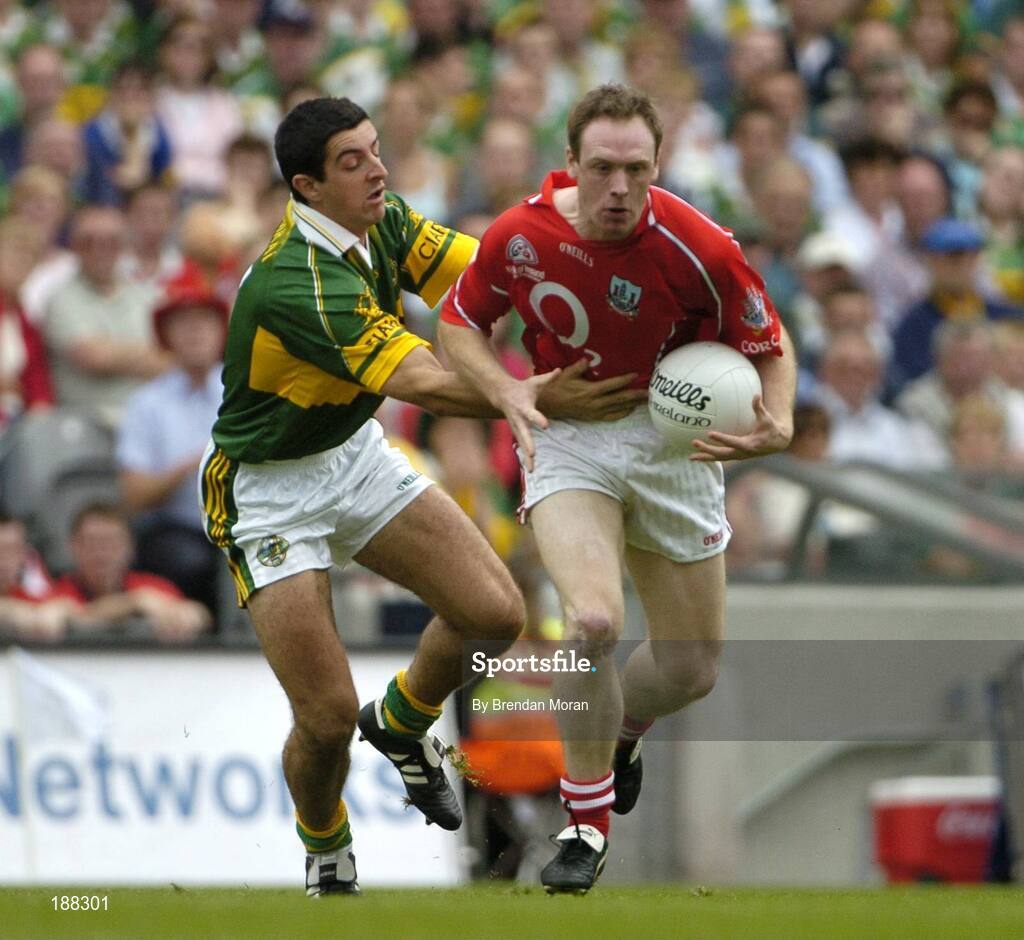 28 August 2005; Philip Clifford, Cork, in action against Aidan O'Mahony, Kerry. Bank of Ireland All-Ireland Senior Football Championship Semi-Final, Kerry v Cork, Croke Park, Dublin. Picture credit; Brendan Moran / SPORTSFILE