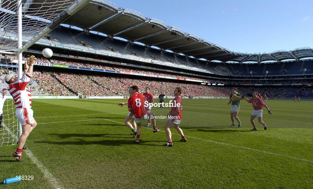28 August 2005; Cork goalkeeper Kevin O'Dwyer catches a dropping ball. Bank of Ireland All-Ireland Senior Football Championship Semi-Final, Kerry v Cork, Croke Park, Dublin. Picture credit; Brendan Moran / SPORTSFILE