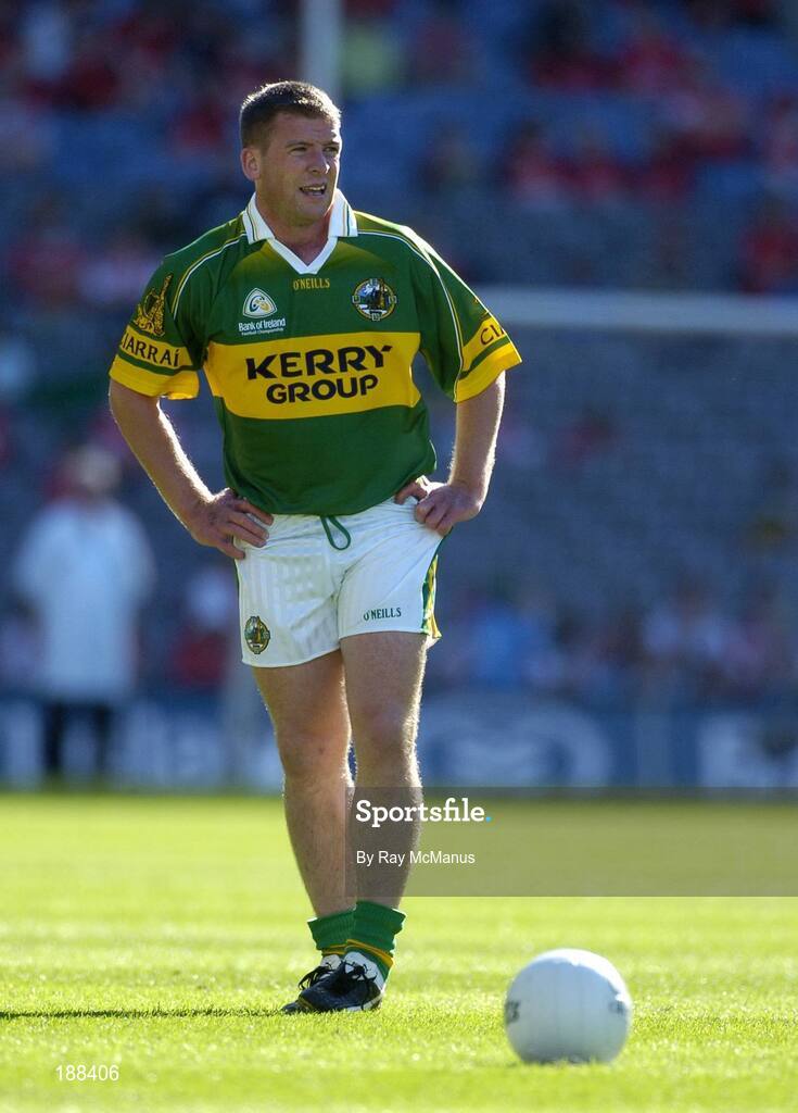 28 August 2005; Dara O'Cinneide, Kerry, prepares to take a free. Bank of Ireland All-Ireland Senior Football Championship Semi-Final, Kerry v Cork, Croke Park, Dublin. Picture credit; Ray McManus / SPORTSFILE