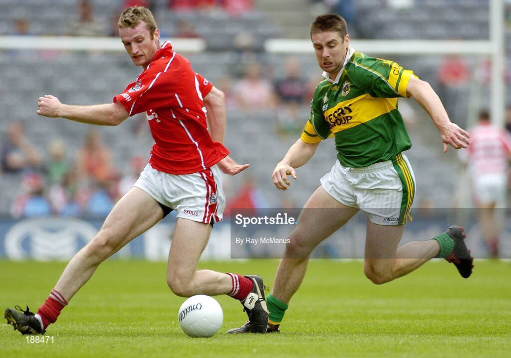 28 August 2005; Darragh O'Se, Kerry, in action against Nicholas Murphy, Cork. Bank of Ireland All-Ireland Senior Football Championship Semi-Final, Kerry v Cork, Croke Park, Dublin. Picture credit; Ray McManus / SPORTSFILE