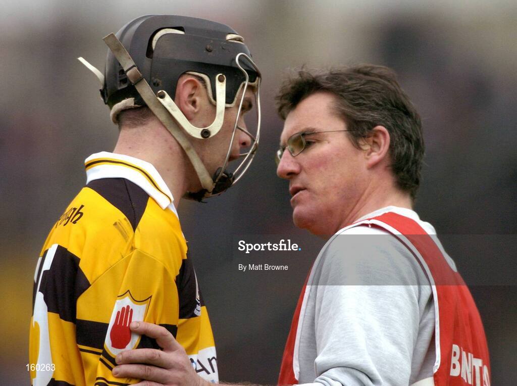31 October 2004; Paul O'Connor, Na Pairsaigh selector, has a word with Stephen P O'Sullivan before the game against Cloyne. Cork County Senior Hurling Final, Na Piarsaigh v Cloyne, Pairc Ui Chaoimh, Cork. Picture credit; Matt Browne / SPORTSFILE