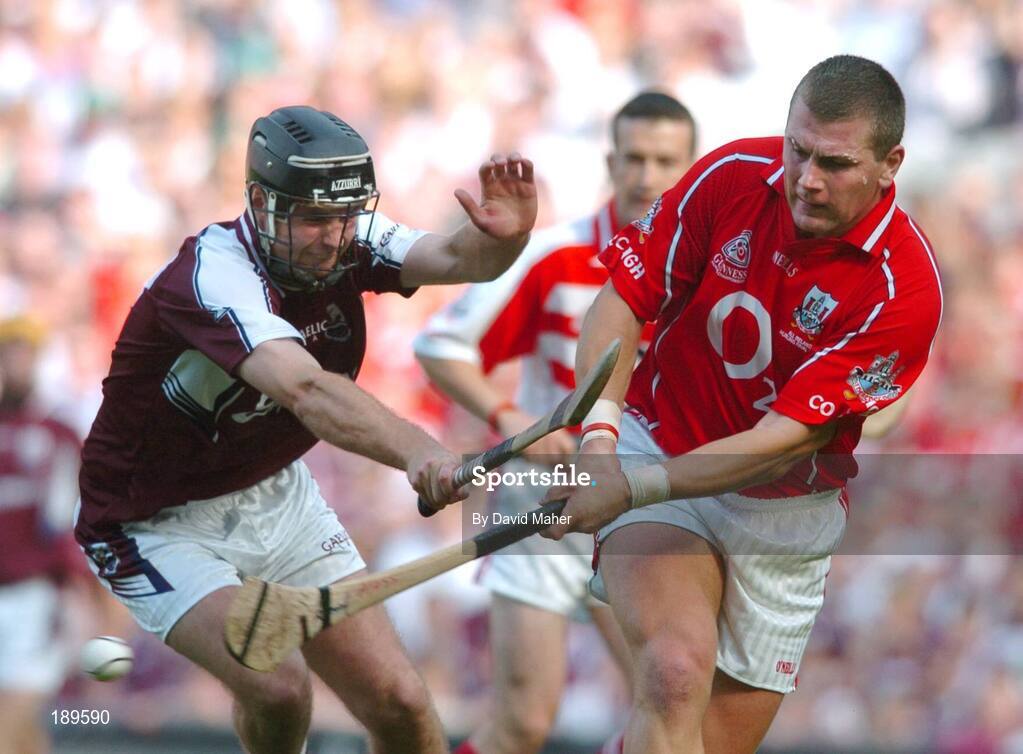 11 September 2005; Diarmuid O'Sullivan, Cork, in action against Richie Murray, Galway. Guinness All-Ireland Senior Hurling Championship Final, Galway v Cork, Croke Park, Dublin. Picture credit; David Maher / SPORTSFILE *** Local Caption *** Any photograph taken by SPORTSFILE during, or in connection with, the 2005 Guinness All-Ireland Hurling Final which displays GAA logos or contains an image or part of an image of any GAA intellectual property, or, which contains images of a GAA player/players in their playing uniforms, may only be used for editorial and non-advertising purposes.  Use of photographs for advertising, as posters or for purchase separately is strictly prohibited unless prior written approval has been obtained from the Gaelic Athletic Association.