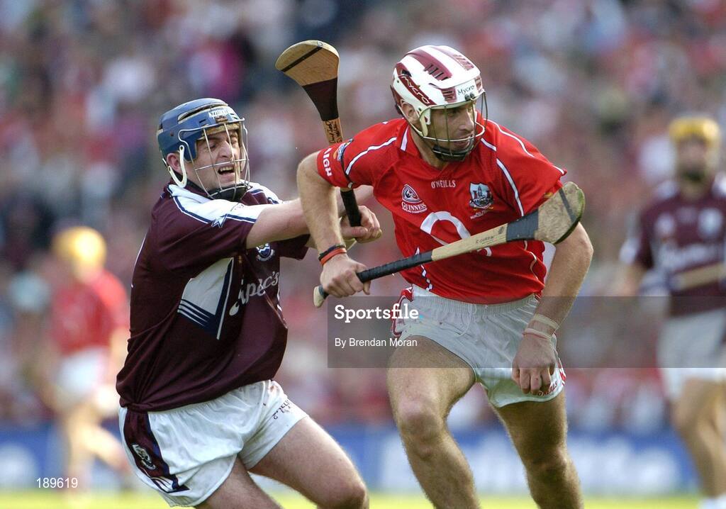 11 September 2005; Ronan Curran, Cork, in action against David Forde, Galway. Guinness All-Ireland Senior Hurling Championship Final, Galway v Cork, Croke Park, Dublin. Picture credit; Brendan Moran / SPORTSFILE *** Local Caption *** Any photograph taken by SPORTSFILE during, or in connection with, the 2005 Guinness All-Ireland Hurling Final which displays GAA logos or contains an image or part of an image of any GAA intellectual property, or, which contains images of a GAA player/players in their playing uniforms, may only be used for editorial and non-advertising purposes.  Use of photographs for advertising, as posters or for purchase separately is strictly prohibited unless prior written approval has been obtained from the Gaelic Athletic Association.