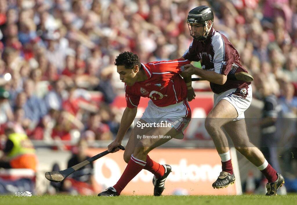 11 September 2005; Sean Og O hAilpin, Cork, in action against Richie Murray, Galway. Guinness All-Ireland Senior Hurling Championship Final, Galway v Cork, Croke Park, Dublin. Picture credit; Brendan Moran / SPORTSFILE *** Local Caption *** Any photograph taken by SPORTSFILE during, or in connection with, the 2005 Guinness All-Ireland Hurling Final which displays GAA logos or contains an image or part of an image of any GAA intellectual property, or, which contains images of a GAA player/players in their playing uniforms, may only be used for editorial and non-advertising purposes.  Use of photographs for advertising, as posters or for purchase separately is strictly prohibited unless prior written approval has been obtained from the Gaelic Athletic Association.